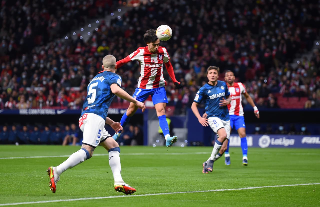 El Atlético de Madrid goleó al Alavés con sendos dobletes de Joao Félix y Luis Suárez.