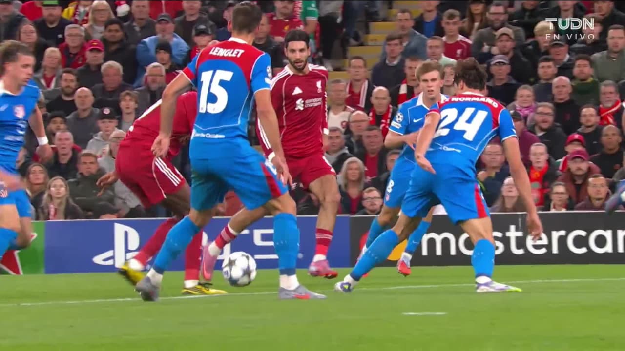 ¡TIRO ATAJADO! disparo por Mohamed Salah.