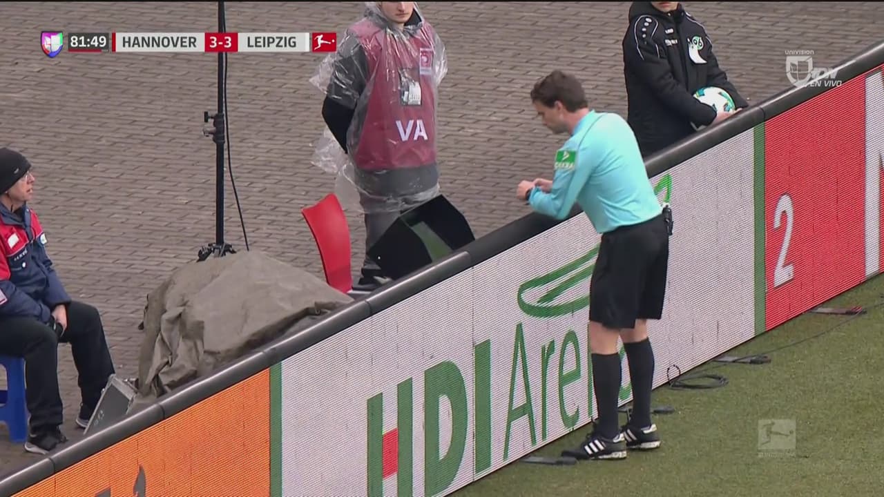 El VAR anula la sonrisa del Hannover que había igualado el marcador 3 a 3 ante el Red Bull
