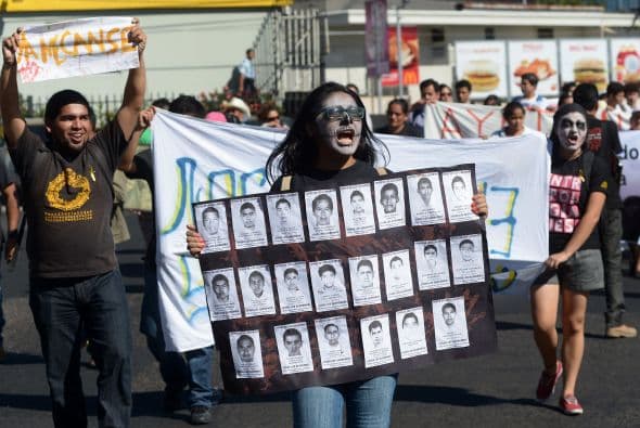 Con un amargo sabor de boca, México celebró este jueves 20 de noviembre el aniversario 104 del inicio de su Revolución. Desde el domingo pasado se convocó a por lo menos tres movilizaciones en Ciudad de México.