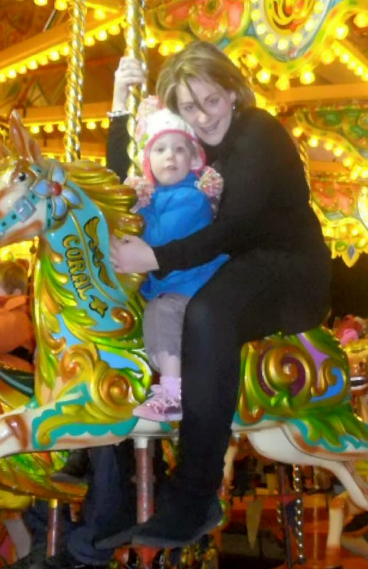 Una vez que su pequeña Keira salió del hospital, ella conservó el mal hábito.