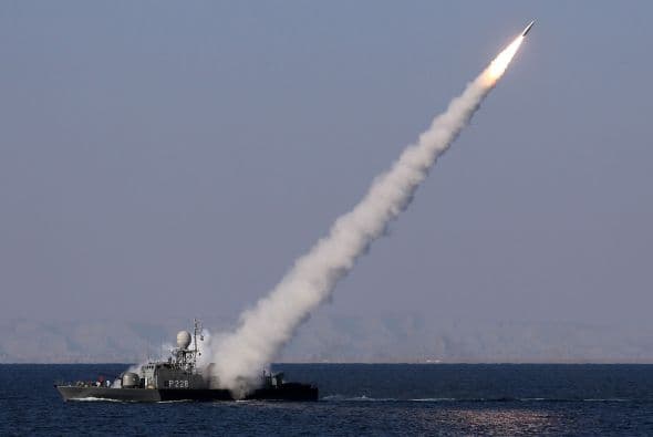 Según Kahwaji, director del INEGMA (Instituto de Análisis Militar de Oriente Próximo y el Golfo), estos países se verían arrastrados a una guerra si, en caso de ataque estadounidense, Irán ataca objetivos situados en sus territorios.