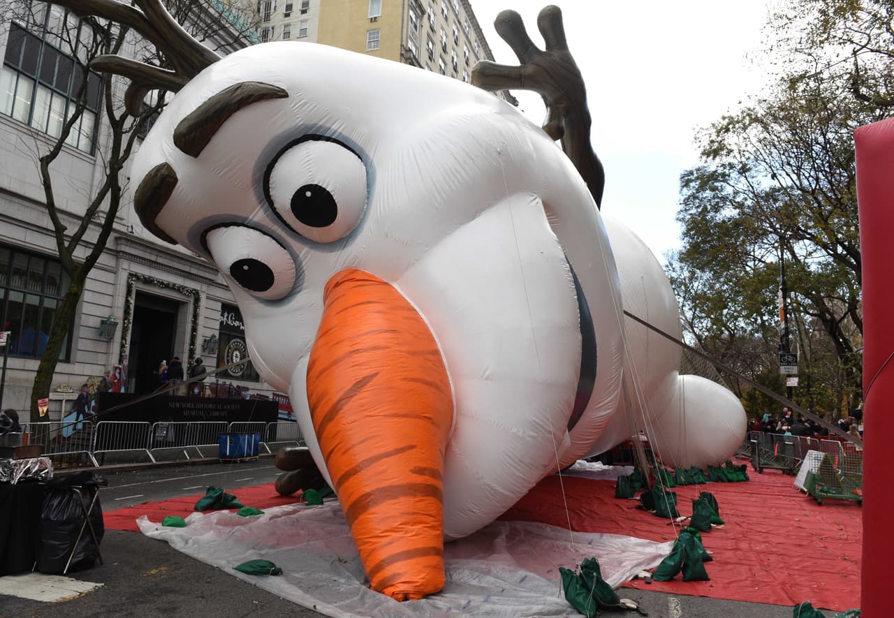 Ni la Gran Depresión pudo impedir que se realice el Desfile de Acción de Gracias de Macy's y este año no será la excepción. Los organizadores del famoso desfile han decidido llevar a cabo esta gran tradición neoyorquina en medio de la pandemia, con algunos cambios significativos.