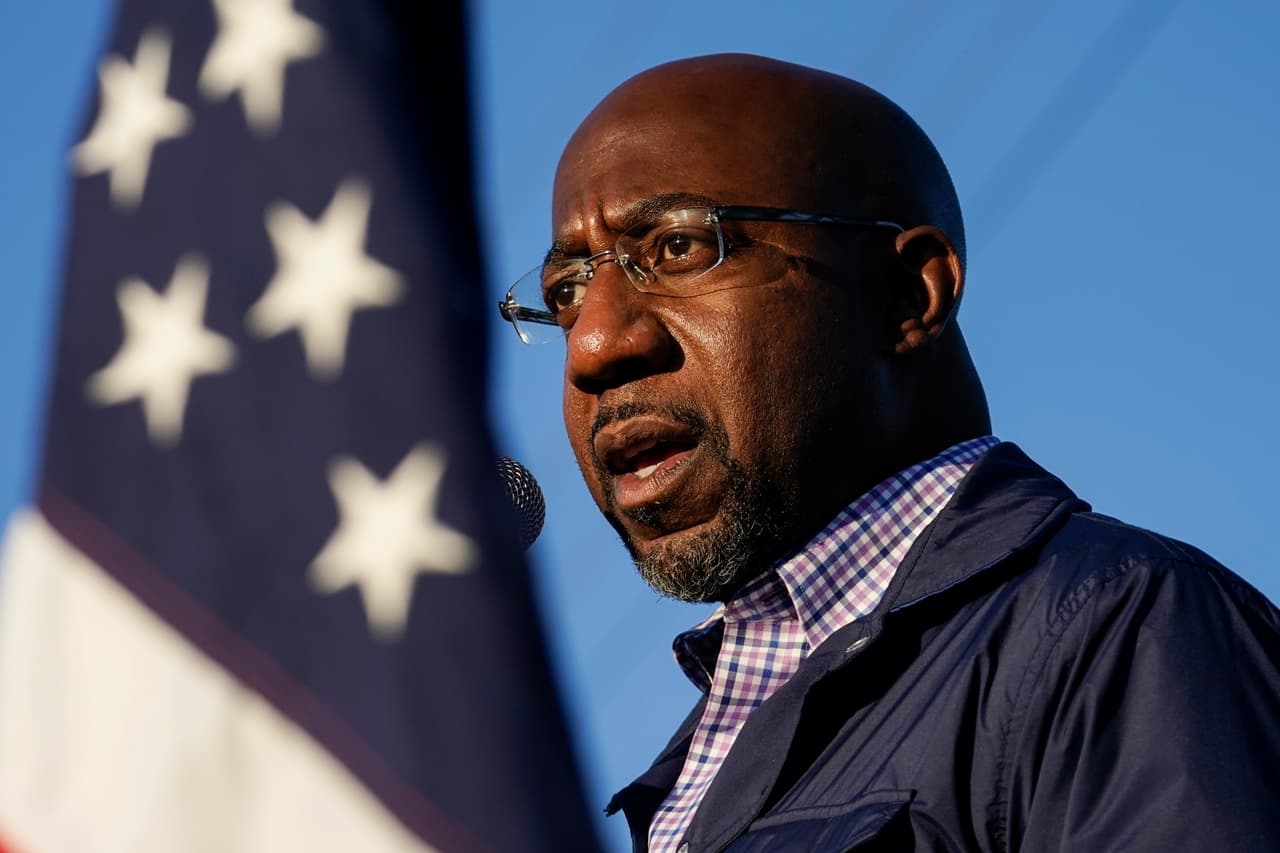 Raphael Warnock llamó a insurrección en el Capitolio como 'el lado feo' de la historia de EEUU