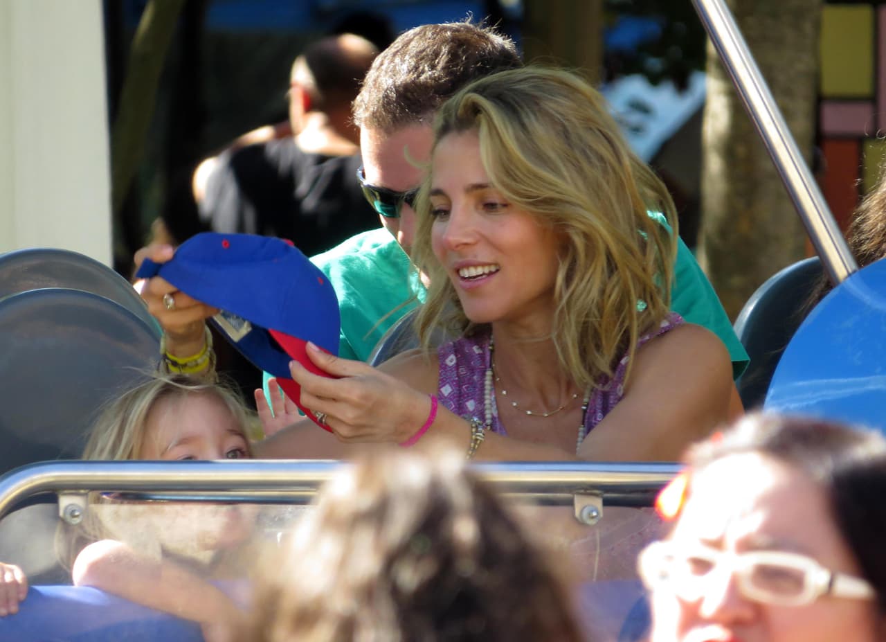 Cuidó a sus peques del sol.