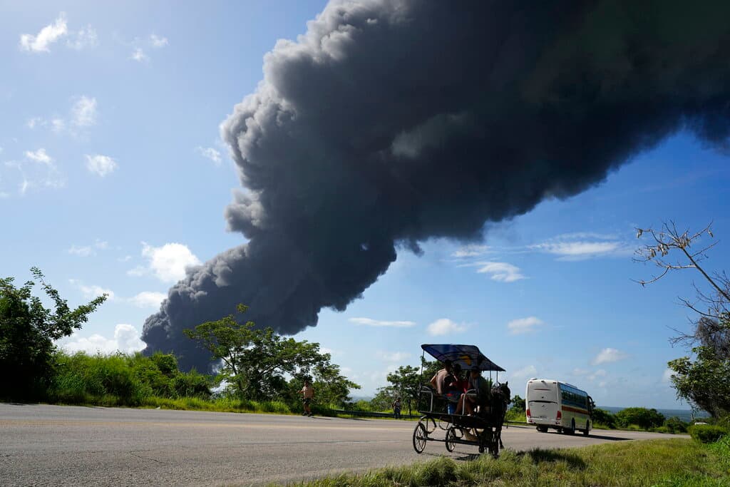 Miguel Díaz-Canel, quien llegó en la madrugada al lugar, ordenó atender la situación de los desaparecidos y a los familiares. Se ordenó también la evacuación de la población cercana a la planta.