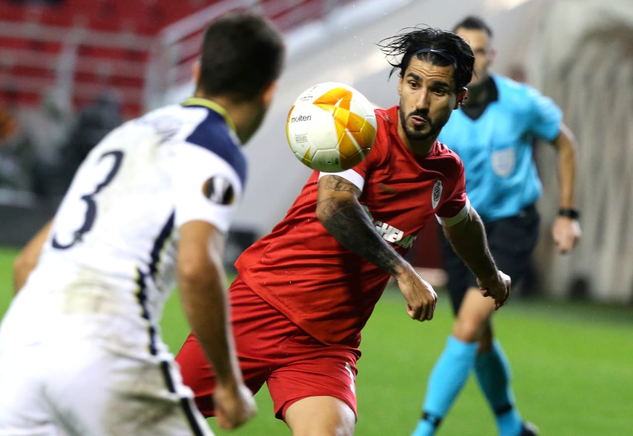 Tottenham es derrotado ante Royal Antwerp por la mínima. Lior Refaelov se encargó de darle la victoria a su equipo a los 29 minutos del encuentro. Los de Mourinho no pueden ante el equipo belga durante la segunda fecha de la UEFA Europa League.