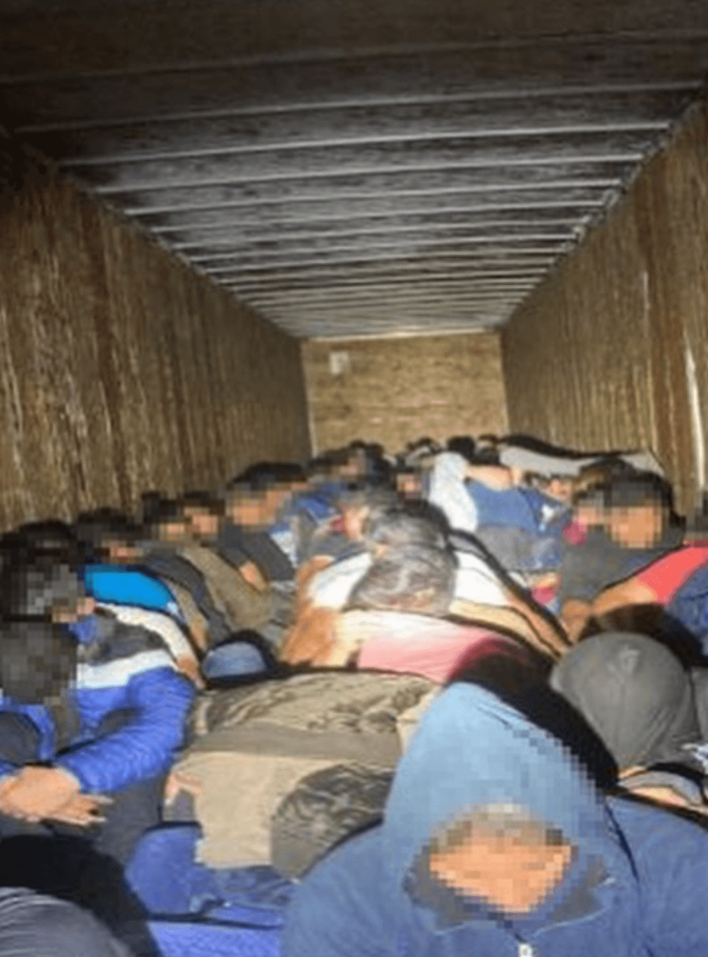 Los inmigrantes fueron encontrados en tres casos distintos de contrabando de personas en Laredo, Texas.