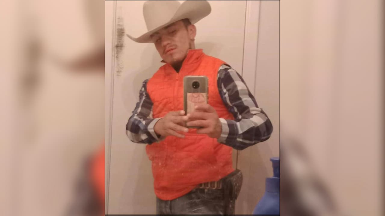 El oficial estaba trabajando en el evento como vigilante. "Los informes preliminares indican que el sujeto tenía un cuchillo, se negó a dejar caer el arma y continuó con los esfuerzos para agredir a los ciudadanos y al oficial" se lee en el comunicado del
<a href="https://www.fortbendcountytx.gov/government/departments/administration-of-justice/sheriff-s-office" target="_blank">condado Fort Bend</a>.