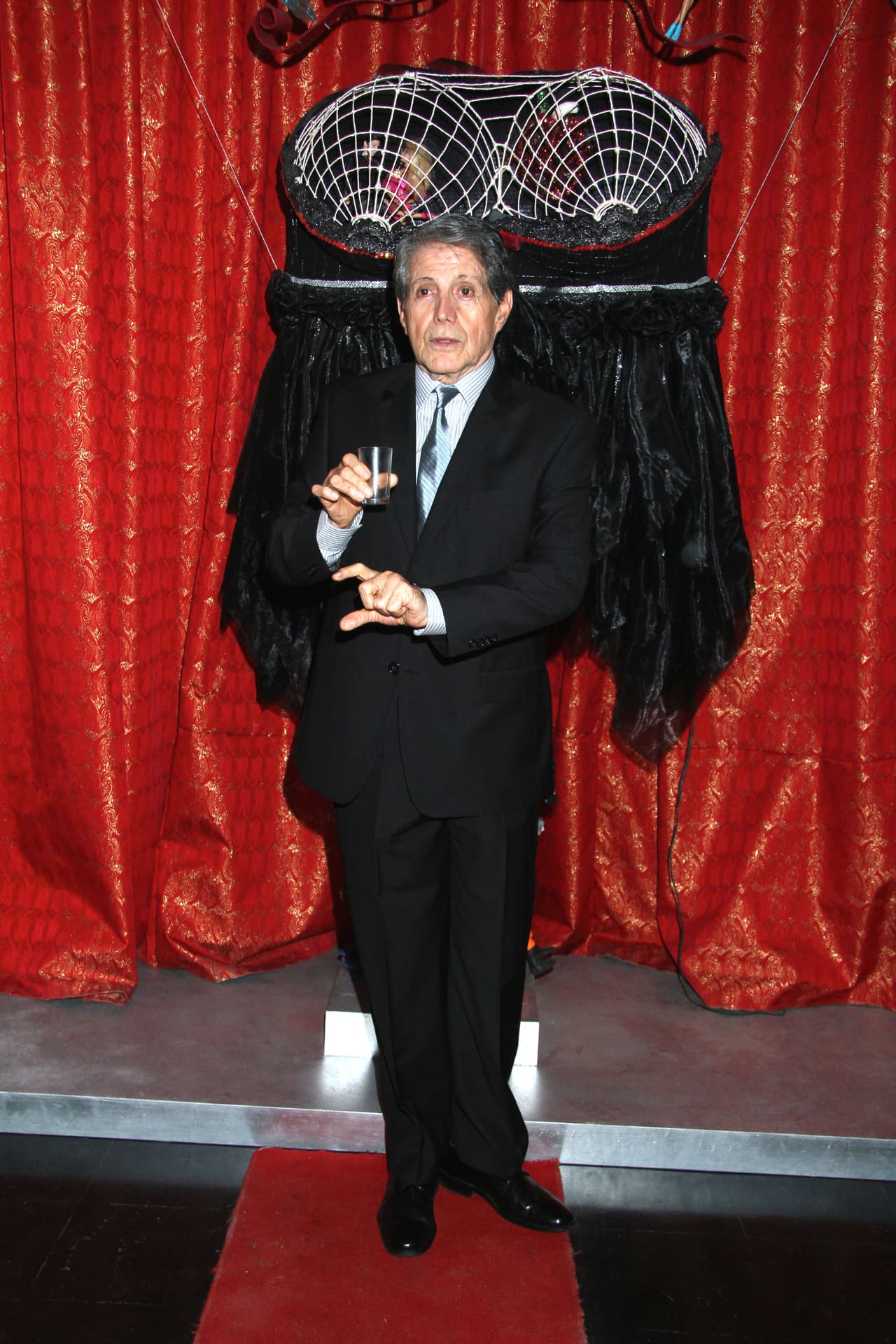 La salud del actor mexicano ha tenido algunos altibajos, en octubre de 2017 fue intervenido quirúrgicamente de un tumor que tenía en su mano derecha.