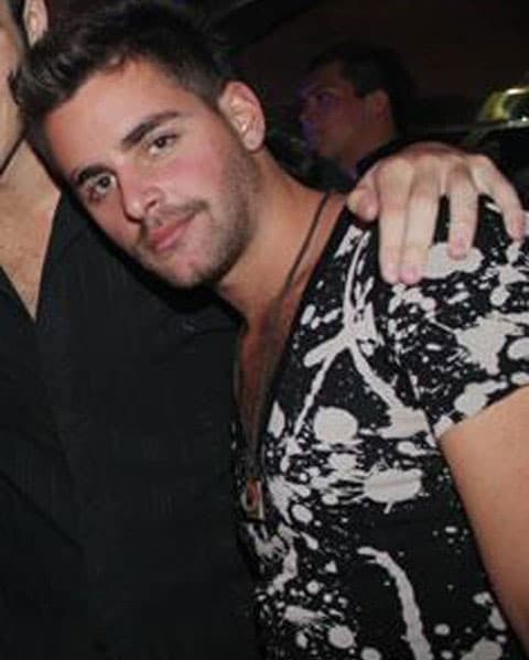 En el 2008
<b><a href="http://www.univision.com/personas-belinda-peregrin-schull-e">Belinda</a></b> estuvo en el ojo del huracán con otra de sus relaciones. Se dice que
<b>Ryan Pichard</b>, su pareja en ese entonces, difundió un video donde aparece la cantante en topless. Este noviazgo sólo duró tres meses.