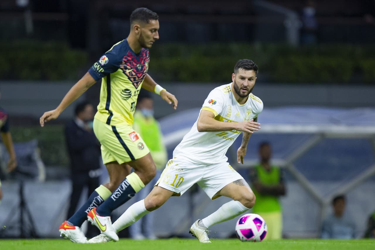 Las expectativas se cumplieron desde los primeros minutos en que América y Tigres dieron un juego de ida y vuelta, pero con los regios presionando un poco más.