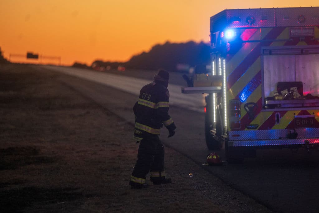 “Vamos a llegar al fondo de lo que sucedió”, prometió el comisionado de policía del condado Suffolk, Kevin Catalina. “En este momento es 
<b>demasiado pronto</b> para decir si este incendio comenzó de manera
<b> natural o si tiene algún origen nefasto</b>”.