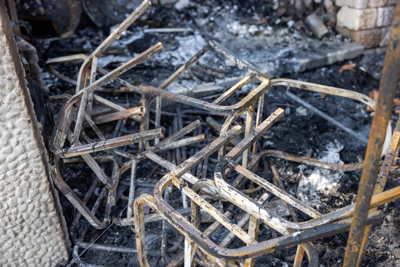 La policía de DesPlaines y los bomberos locales respondieron a la llamada de emergencia y el sospechoso fue arrestado en ese lugar.