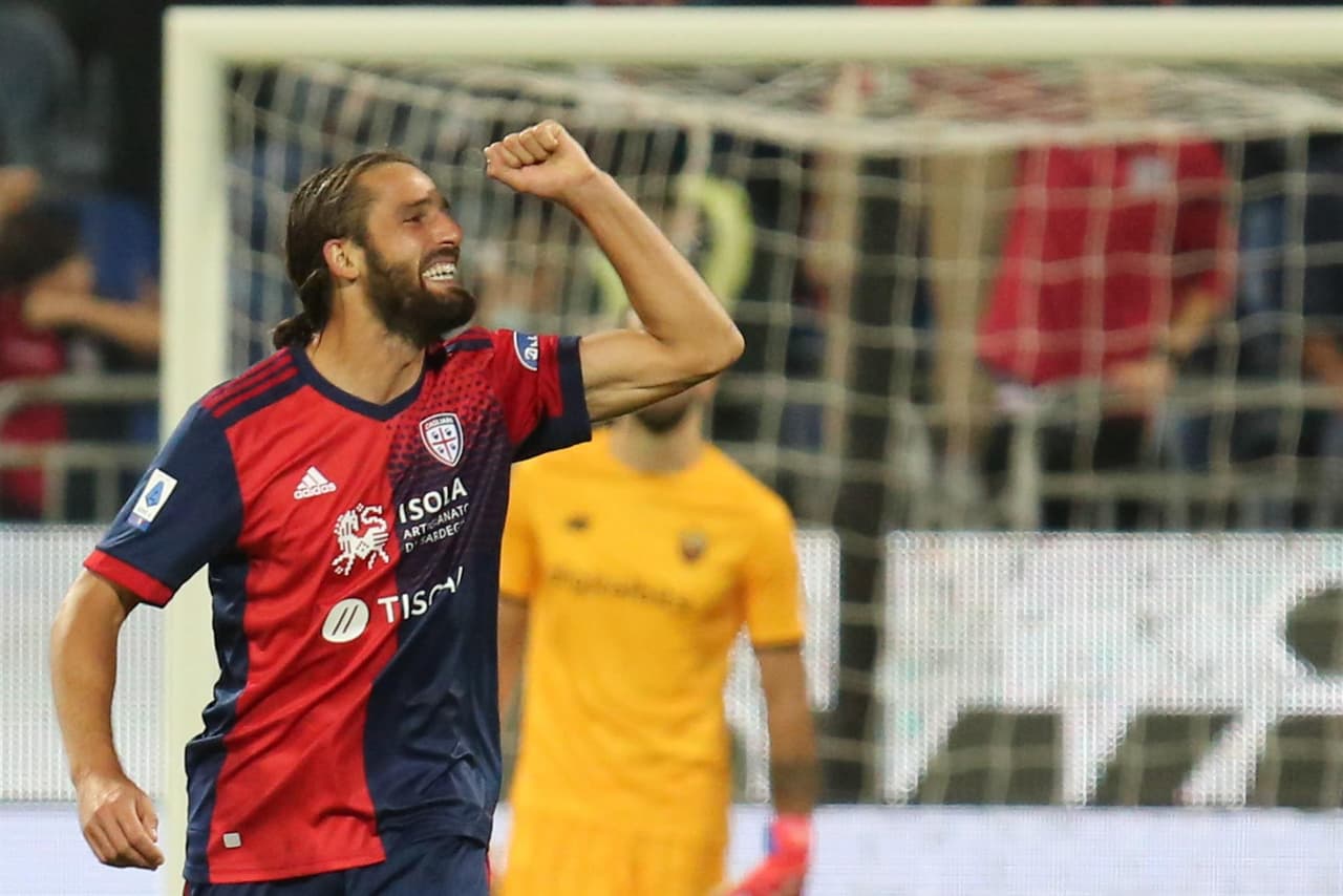 Cagliari cae ante la Roma 2-1 durante la Fecha 10 en la Serie A. Roger Ibañez Da Silva y Lorenzo Pellegrini anotaron para 'la Loba', mientras que Leonardo Pavoletti hizo lo propio para los locales.