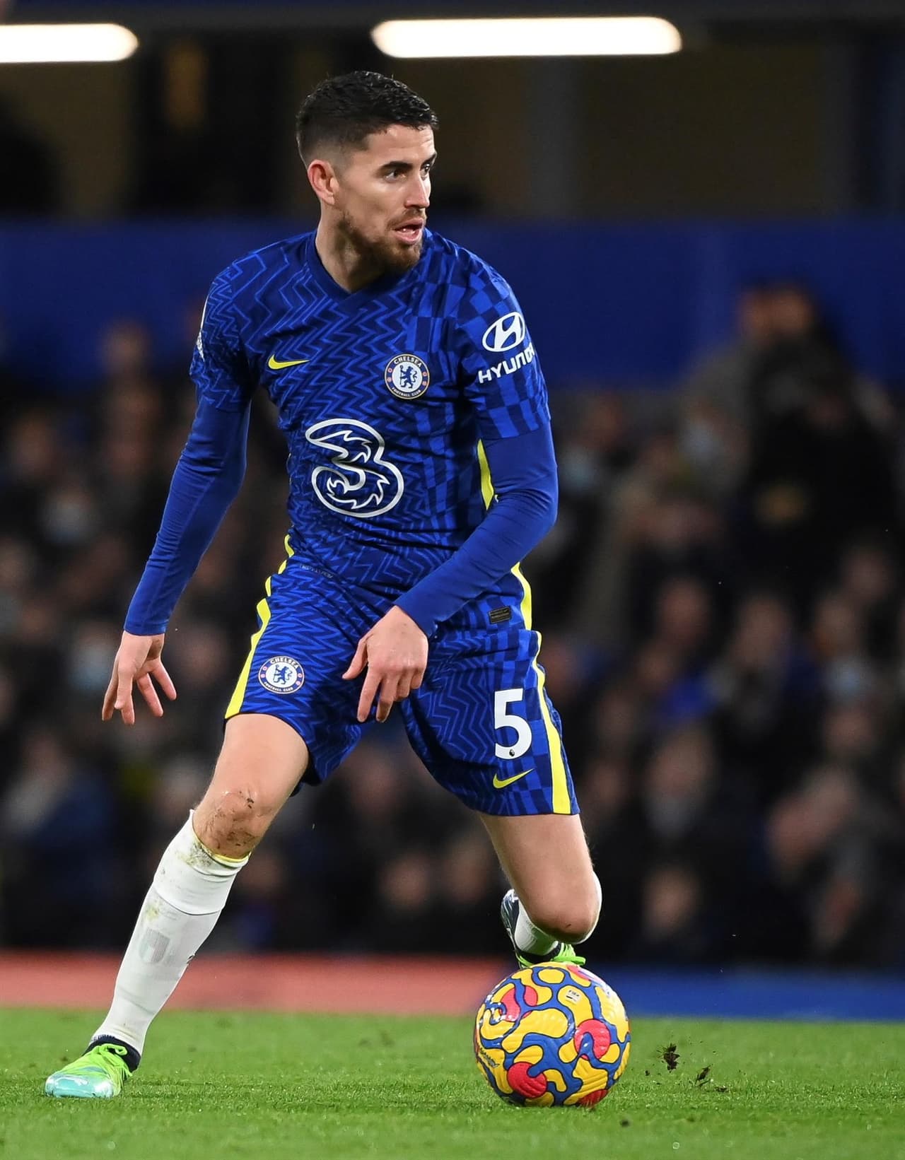 Chelsea y Everton empatan 1-1 en Stamford Bridge. Mason Mount abrió el marcador para los 'Blues', pero Jarrad Branthwaite igualó el encuentro y reparten puntos durante la J17 en la Premier League. Los de Tuchel se alejan de la cima y ya son terceros en la tabla.