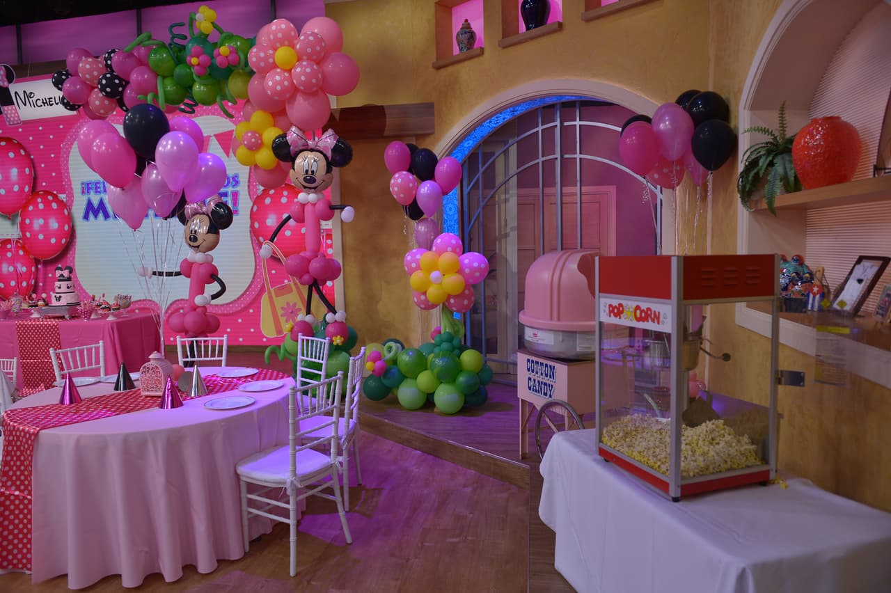La decoración en tono rosado y los globos de Minnie llenaron de alegría nuestra casa.