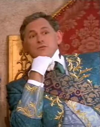 <b>Victor Garber: el rey Maximilian</b>
<br>Como parte del elenco multirracial que tuvo ‘Cinderella’, el actor canadiense Victor Garber tuvo el trabajo de dar vida al rey Maximilian, padre del interés romántico de la protagonista de la historia.
<br>