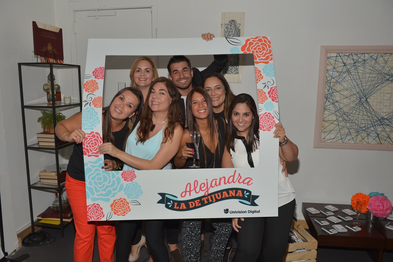 Hace unos días había hablado de un proyecto muy especial y finalmente pudo presentar a #AleLaDeTijuana frente a un grupo de amigos y colegas. Los presentes disfrutaron de la webserie entre risas y lágrimas. 
<a href="http://www.univision.com/shows/la-banda/aleladetijuana-revela-como-cruzo-la-frontera-video" target="_blank"><b>Aquí puedes ver el primer capítulo</b></a>.