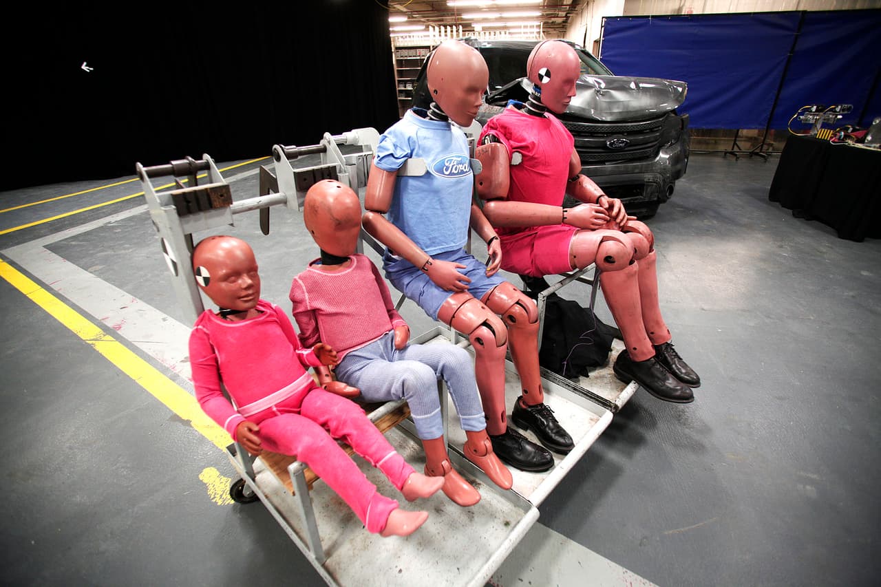 En el caso específico de Mexico, algunos modelos producidos allí y enviados a EEUU y/o Europa, tienen menor equipamiento de seguridad cuando se quedan en México para ser comercializados. Diferencia que puede significar la vida o la muerte, apunta un artículo publicado por el periódico El País.
<br>Aquí un listado de 10 modelos en sus versiones básicas producidos y vendidos en México, pero también ofrecidos en EEUU. Algunas tienen notorias diferencias en seguridad, pero otras otras ofrecen exactamente la misma versión en ambos países, sin escatimar en seguridad para sus ocupantes.
<br>
<b>*Los precios son antes de impuestos y cargos extras.</b>