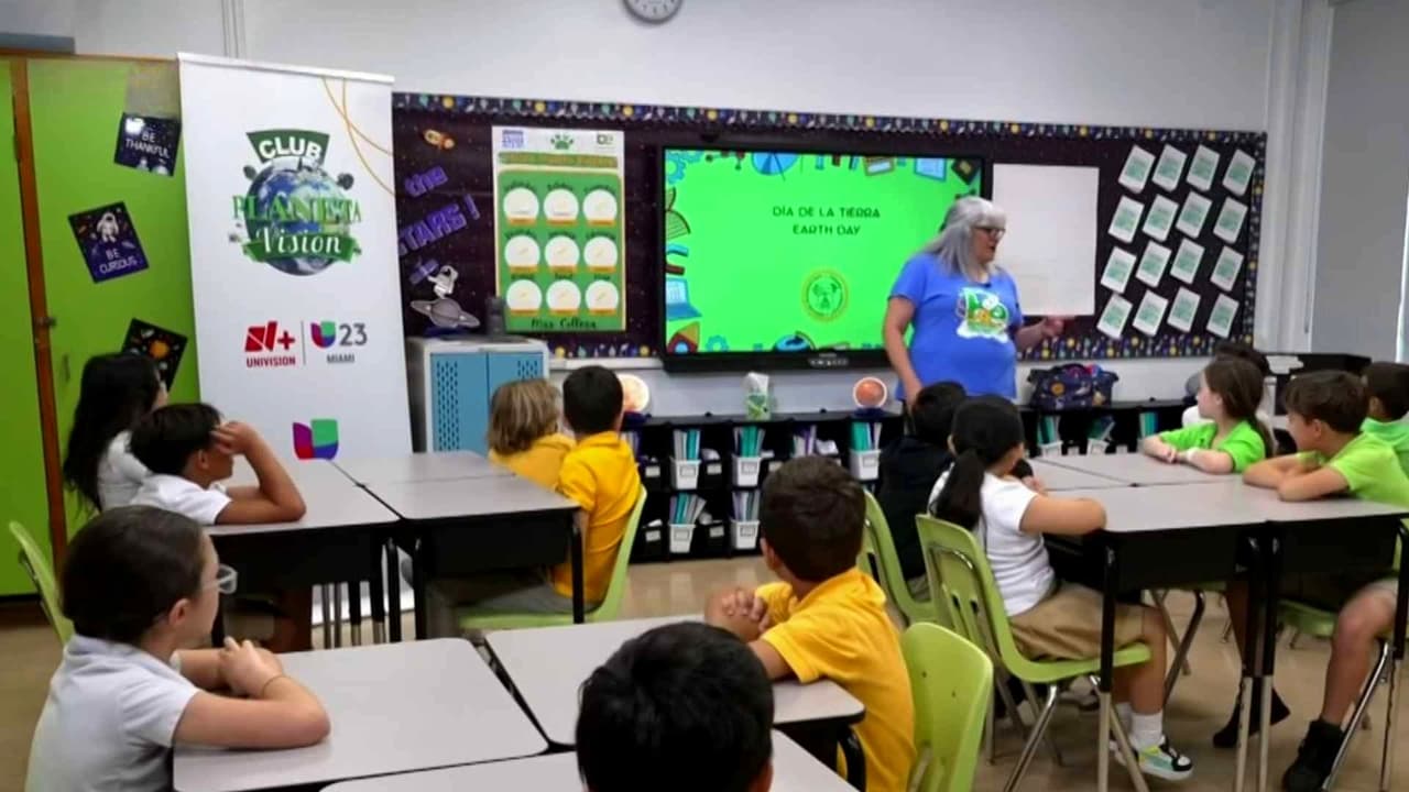 Estudiantes de Banyan Elementary School utilizan materiales desechables para el futuro