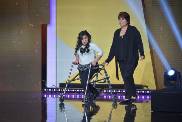 Cuando la hermana de Larry Hernández se negó a abortar un embarazo con complicaciones, el cantante le prometió que nunca estaría sola. Hoy cumple su palabra junto a Lupita, su sobrina, quien sufre de spina bifida. 
