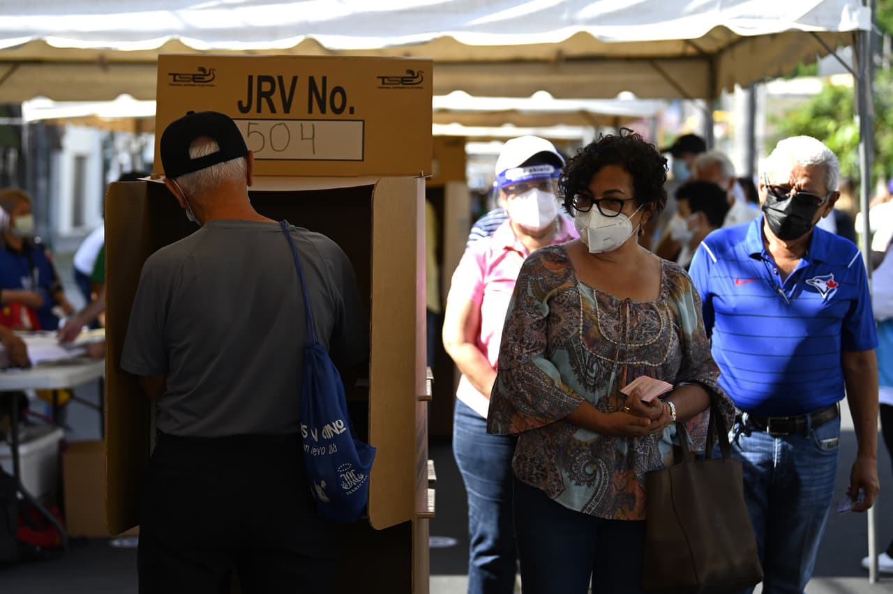 Además de la conformación de la Asamblea Legislativa, de 84 escaños, los comicios definen autoridades de 262 municipios y 20 diputados al Parlamento Centroamericano, una instancia de integración regional.