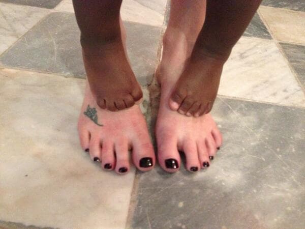 Charlize Theron comparte momentos llenos de amor con su hijo.