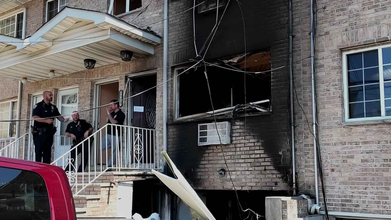Ataque familiar en Nueva York deja dos muertos y más de una docena de heridos