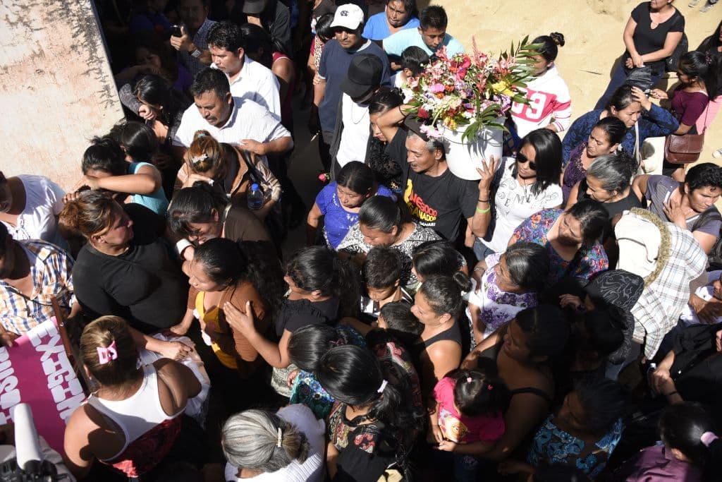 "Se tomó la decisión de separar a todos los niños y adolescentes para que no estuvieran hombres y mujeres juntos (...) y evitar agresiones entre sí (...). Estuvo bajo las medidas de seguridad necesarias incluida la llave", admitió el mandatario en una entrevista con CNN en Español.