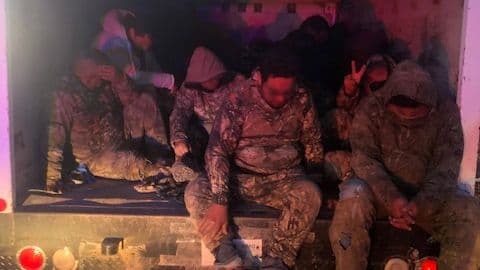 El hombre intentó pasar escondidos a 22 ciudadanos mexicanos en un camión.