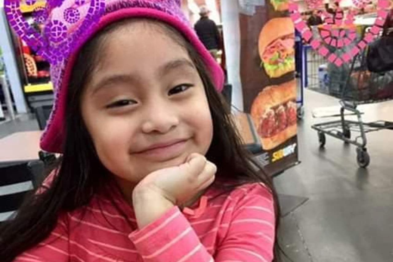 Se pide a cualquier persona que tenga información que llame al detective Miguel Martnez al 856-453-0486 o a la oficina del fiscal del condado de Cumberland al 856-453-0486. La recompensa por cualquier información sobre su desaparición es de 75.000 dólares.