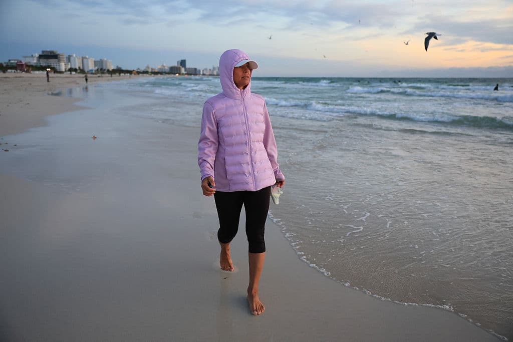 El frío alejó las tangas de las playas de Miami Beach