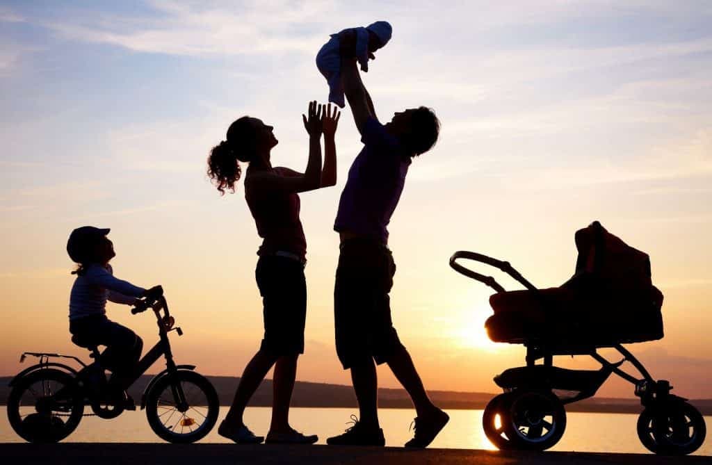 Solteros estan teniendo hijos con extranos como parte de la tendencia