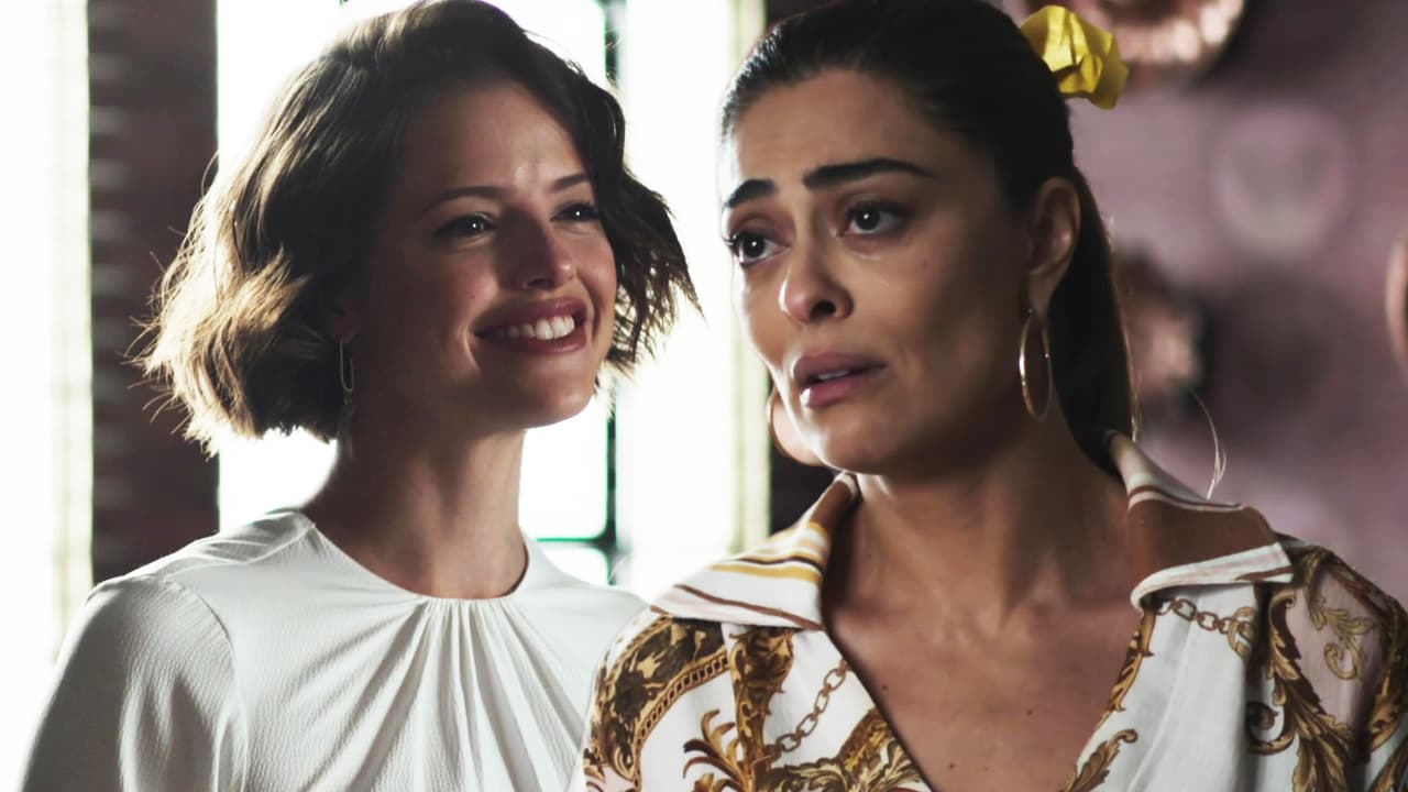 Un día después de que fue echada de su propia mansión por su hija, María de la Paz regresó a su fábrica de pasteles para llevarse otro trago amargo. Al entrar en su oficina, Josiane le pidió que se marchara, pues
<b> </b>se apoderó de la empresa
<b> </b>tras los papeles que ella y Régis le hicieron firmar.