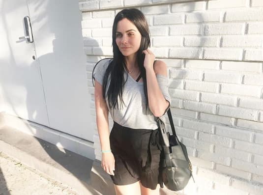 Para poder superar este terrible incidente, Carmine tuvo que recurrir a terapia psicológica. "Estuve en terapia y sigo en ella, primero fue la depresión traumática donde me veía muy flaca y fea... Luego viví la depresión post-trauma y fue donde comencé a engordar porque comía mucho", explicó para el 
<a href="http://diariobasta.com/2018/05/22/resolucion-a-favor-tras-incendio/" target="_blank">diario Basta</a> el pasado 22 de mayo.