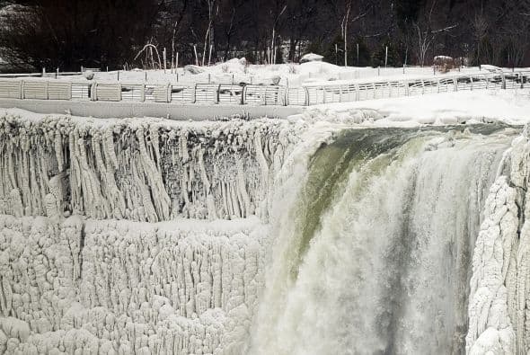 Duarte dijo a Efe que la acumulación de hielo en Niágara es mucho mayor ahora, dos semanas después de que el primer golpe del vórtice polar colocase los termómetros por debajo de los 20 grados bajo cero, temperaturas inusuales, aunque no desconocidas, en la región.