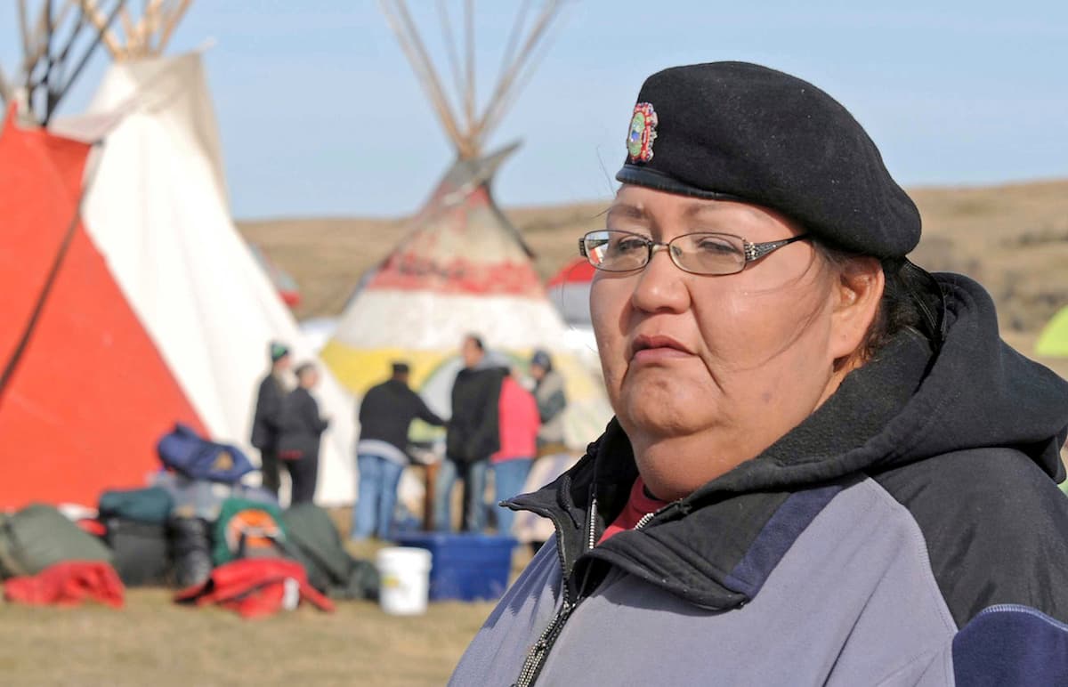 Joy Braun, una de las indígenas que protestan por el trazado del oleoducto sobre tierras sagradas sioux