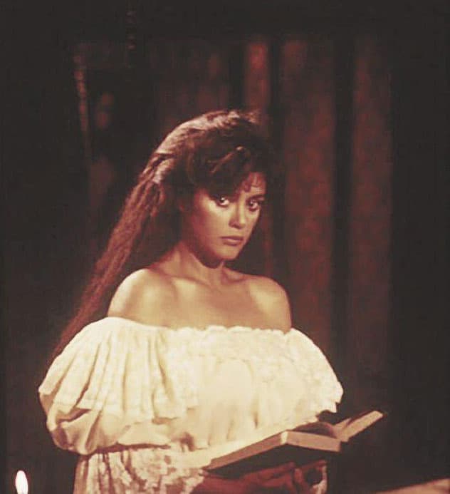 En 1627 vivía 'Leonor' (
<b><a href="http://www.univision.com/temas/lucia-mendez">Lucía Méndez)</a></b>, una guapa muchacha hija de un importante empresario que tenía un secreto muy especial.