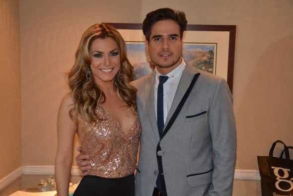 Esta guapa modelo era una de las más fotografiadas junto a los famosos que acuden al programa.