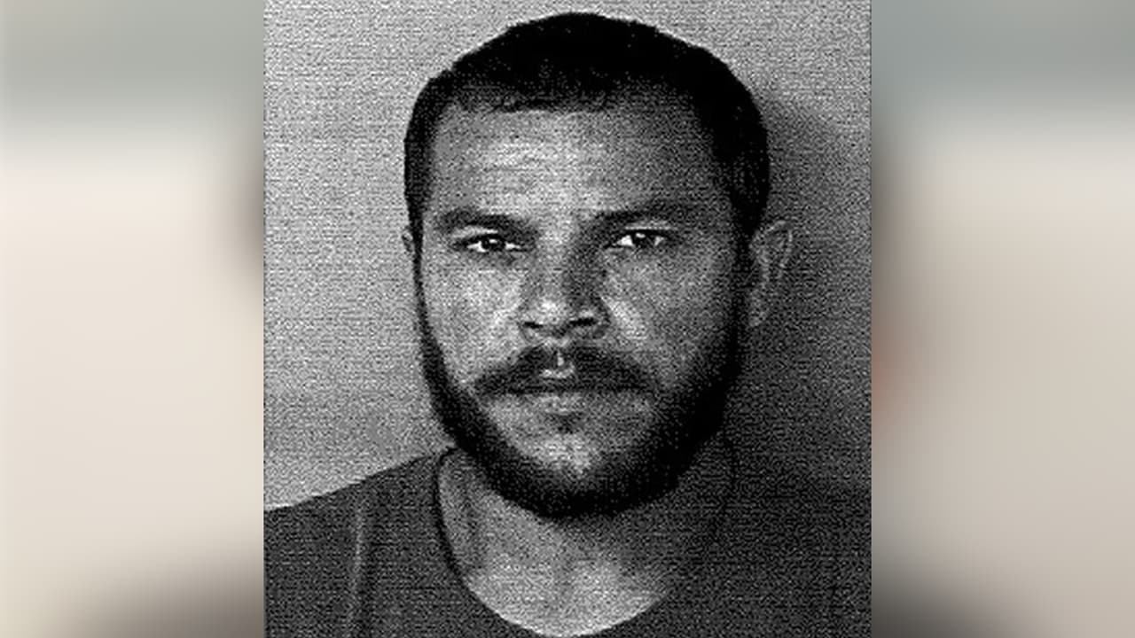 Fue acusado de violar y embarazar a su hija de 13 años y de dejarla encerrada con ayuda de su propia esposa