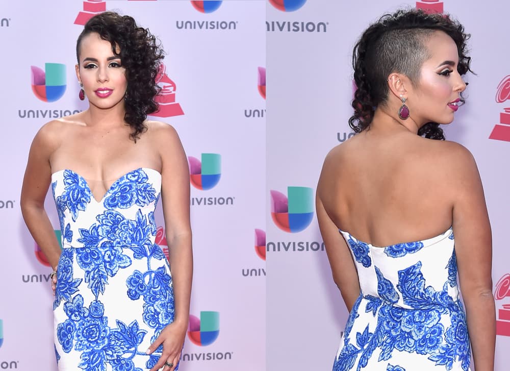 Raquel Sofía llegó con esta tendencia de llevar la mitad del cabello rapado y el resto con sus largos rizos. Ella tiene una cara hermosa y no importa lo que se haga en el cabello.