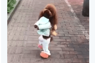 Por qué no es divertido ni tierno que los perros caminen en dos patas y con ropa 