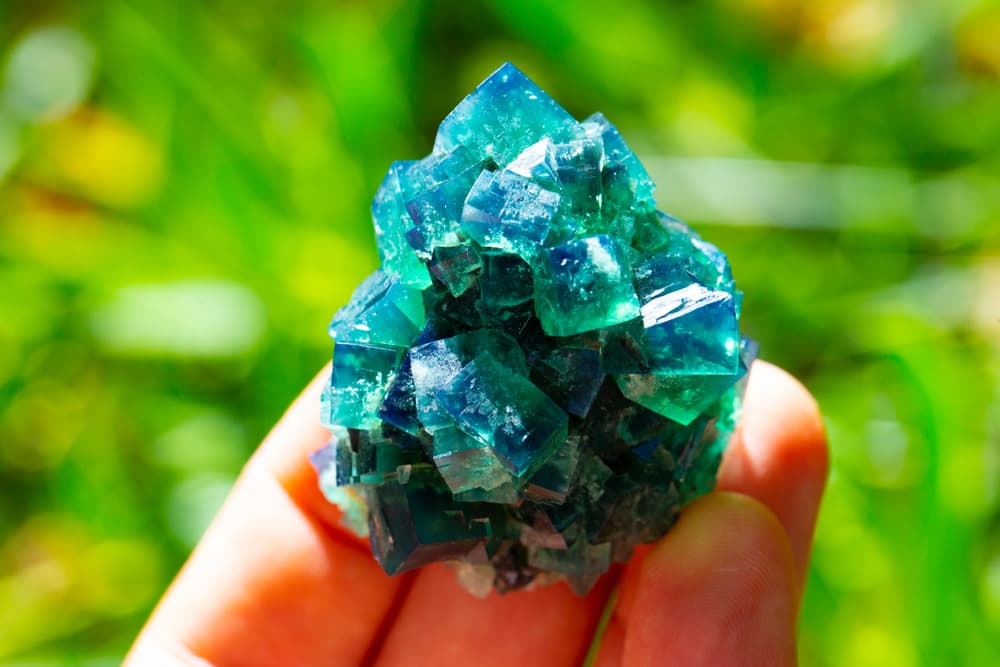 Por esto mismo, puedes conseguirte una que coloques encima de tu computadora o entre tu aparato y tú, para reducir o eliminar cualquier radiación.