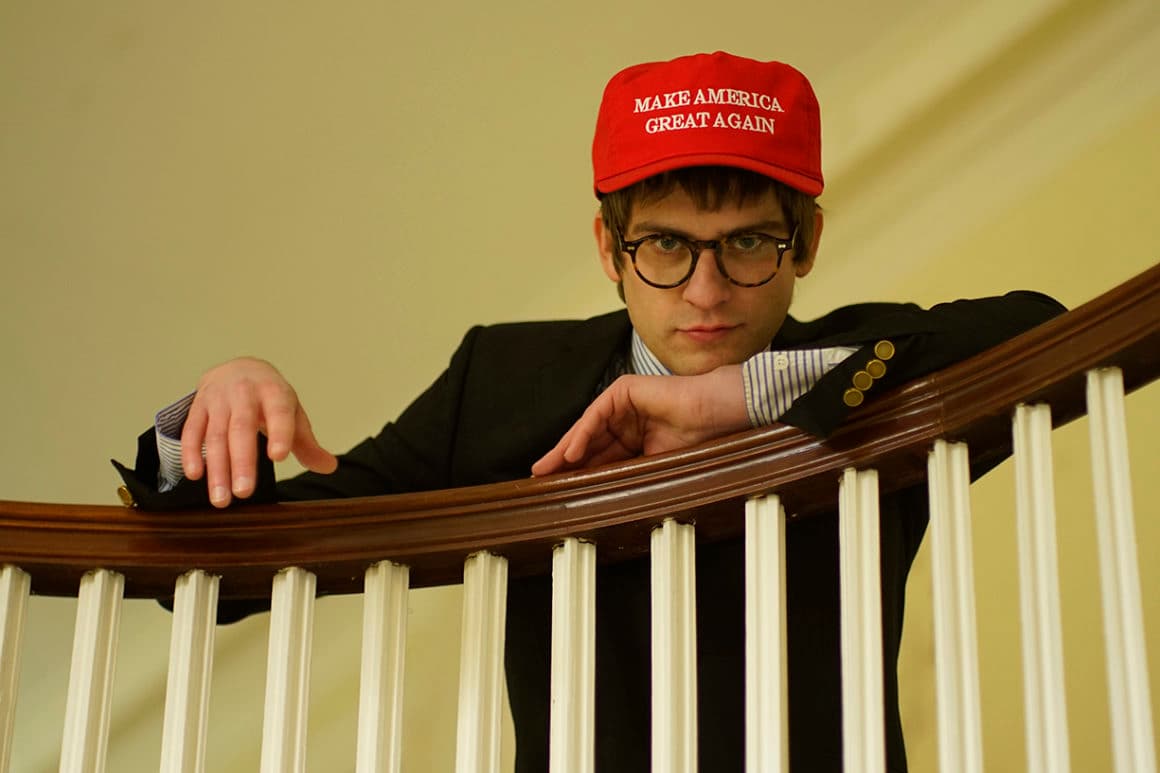 Arrestan a comentarista de extrema derecha tras trifulca por polémico discurso en la Universidad de Conneticut