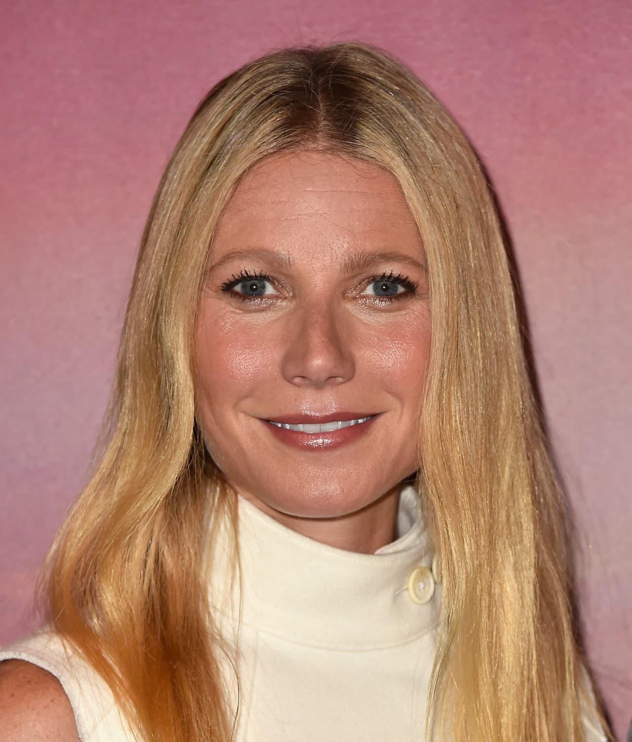 El lanzamiento de comidas saludables por parte de los famosos cada vez se ha hecho un negocio muy rentable, pues la actriz de 42 años no es la única que ha empezado en el mundo gastronómico.