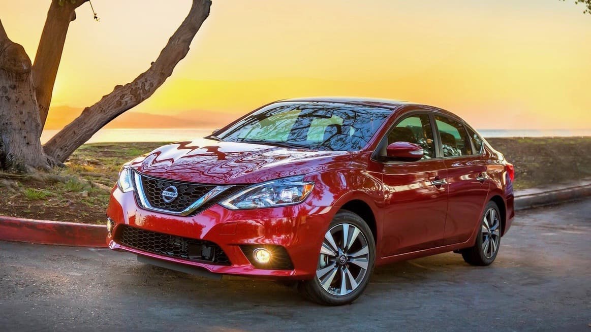 <b>Segundo lugar: Nissan Sentra</b>
<br>
<br>Solo el 
<b>46.7% </b>de los propietarios del sedán compacto de Nissan volverían a comprarlo. Las quejas principales estuvieron relacionadas a su falta de confort y a su pobre manejo. 
<br>
<br>
<b>Nuestra opinión</b>: El Sentra compite con carros como el Toyota Corolla, el Honda Civic y el Chevrolet Cruze con una desventaja tan notoria que no entendemos como Nissan no ha tomado cartas en el asunto.