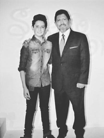 "Cuando se empezó a escribir la historia, me costó mucho trabajo aceptar que ese rumbo iban a tener los personajes, como papá no es fácil. Entré en conflicto con su carrera, qué tanto le iba a perjudicar, me costó mucho trabajo y gracias a Dios, me ayudó.", detalló.