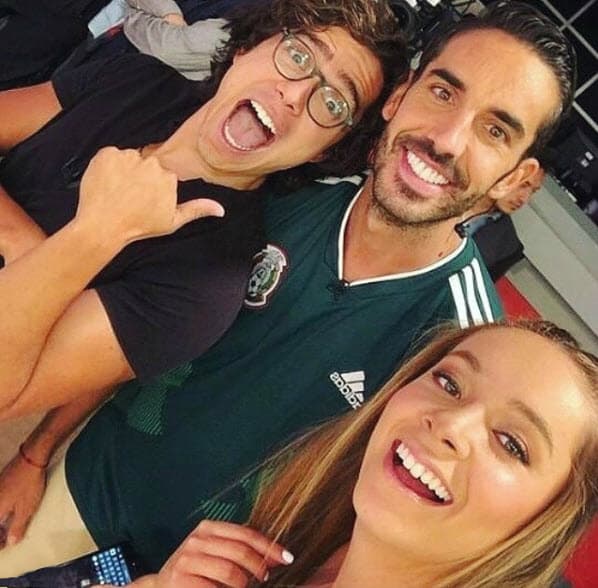 Ahora continuará con su carrera musical, por lo que sigue promocionando su sencillo 'Algo así'.