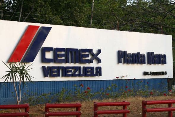 CEMEX- La compañía mexicana Cemex, una de las tres mayores productoras de cemento del mundo, registró en el primer trimestre de 2012 una pérdida neta de 26 millones de dólares, un 89% inferior a los 229 millones del mismo periodo de 2011. En un comunicado enviado a la Bolsa Mexicana de Valores, la compañía destacó que se trata de la menor pérdida desde el tercer trimestre de 2009 y reiteró su confianza en torno al cumplimiento de todas sus obligaciones financieras, informó EFE.